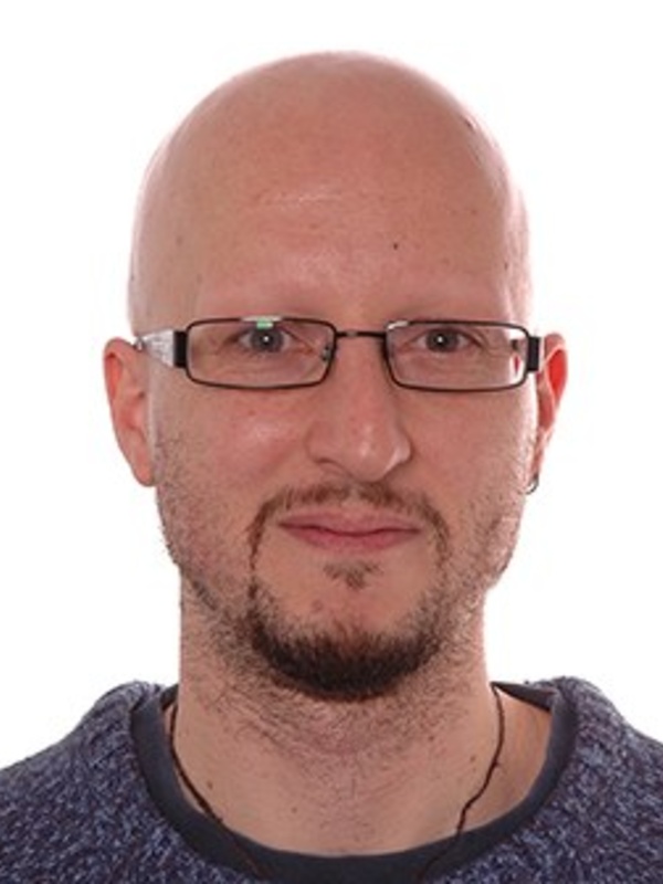 Dr Nicky de Battista